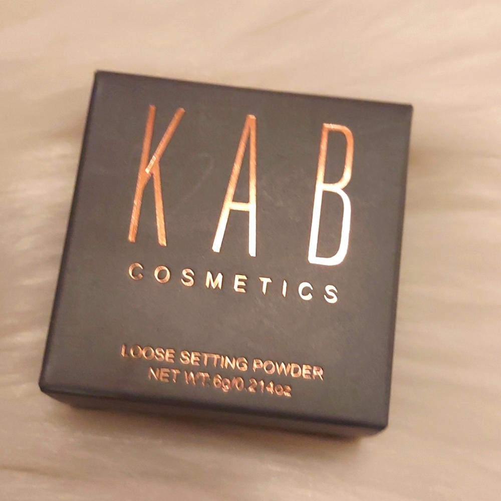 KAB Cosmetics Loose Setting Powder in Translucent